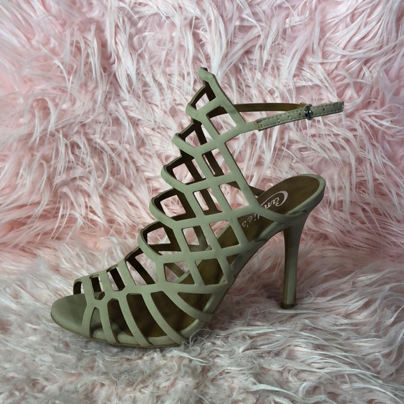 Honeycomb heels - Picture 2 of 3